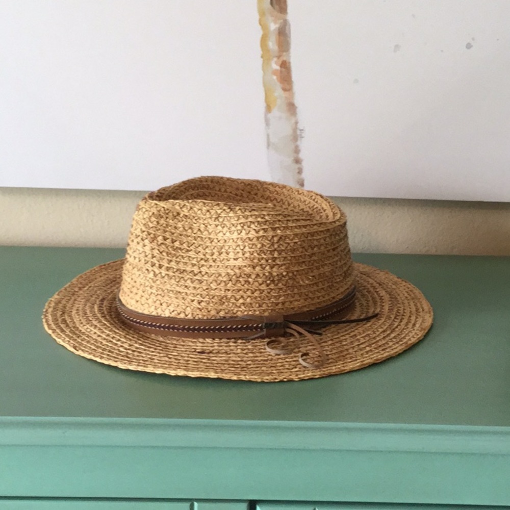 Men’s small/medium authentic scale Classico hat!